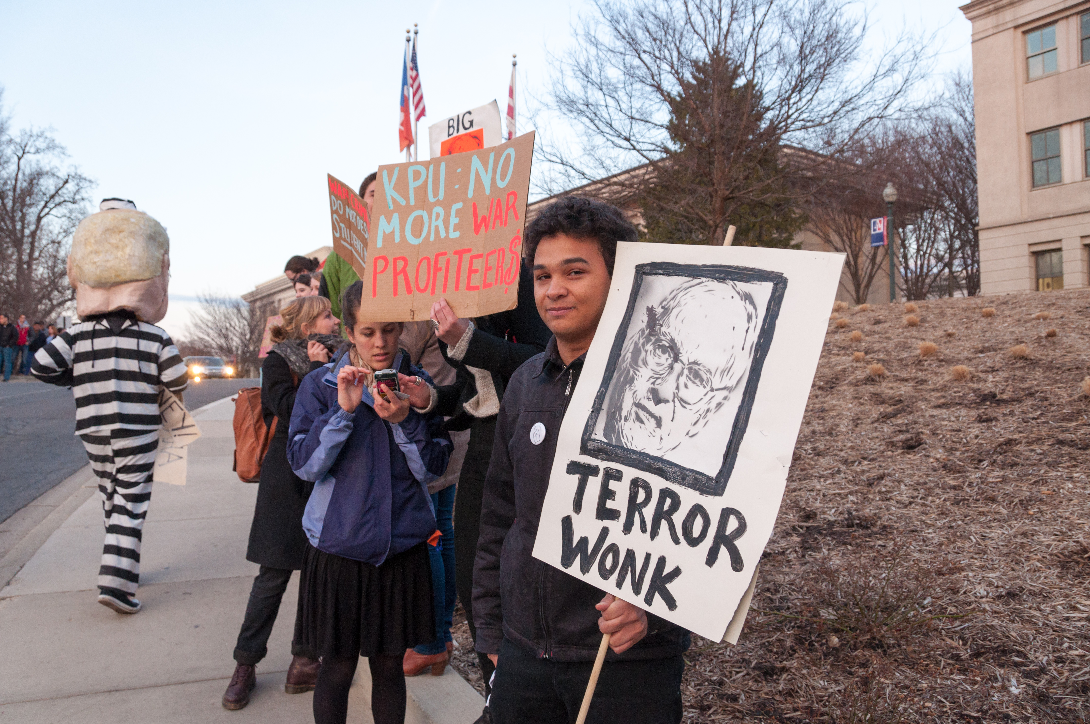 alejandro_alvarez_dick_cheney_protest073